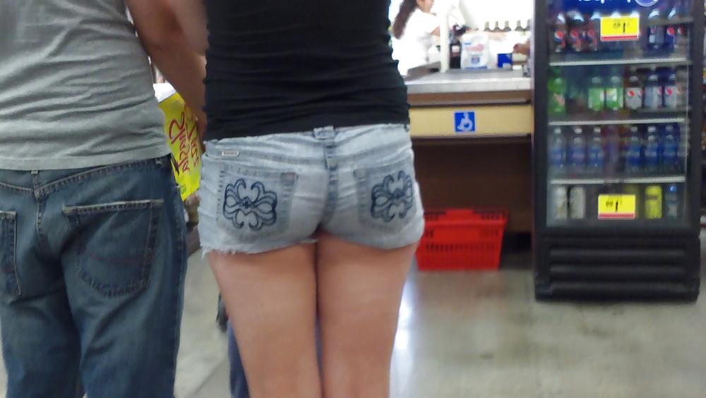 25P Standing in line behind Miss Sugar ass & butt in shorts