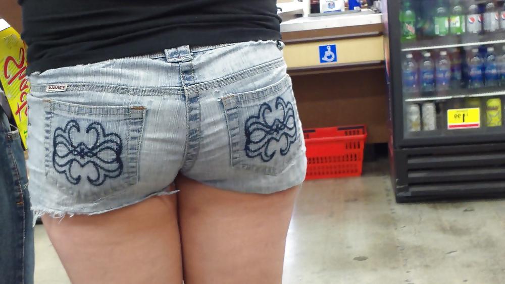 25P Standing in line behind Miss Sugar ass & butt in shorts