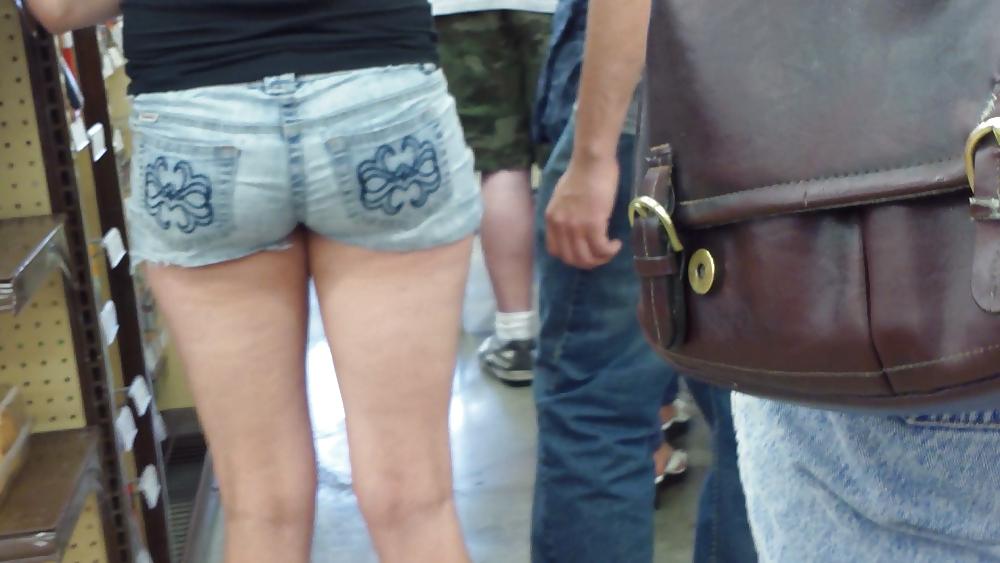 25P Standing in line behind Miss Sugar ass & butt in shorts