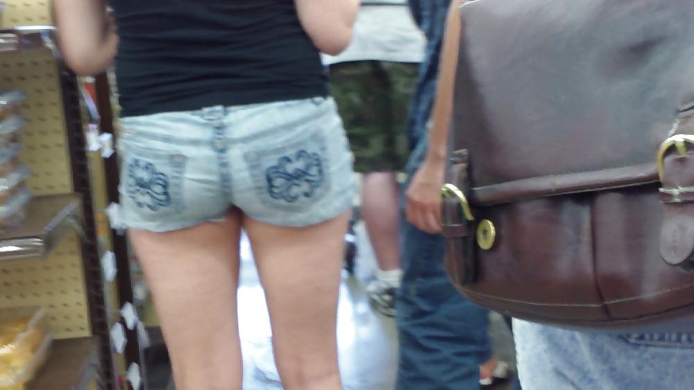 25P Standing in line behind Miss Sugar ass & butt in shorts