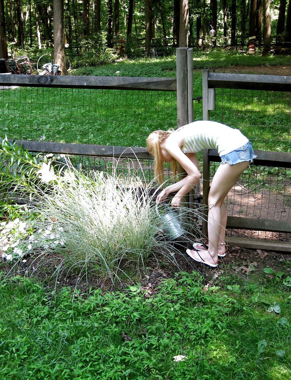 25P Sexy Outdoor Teen