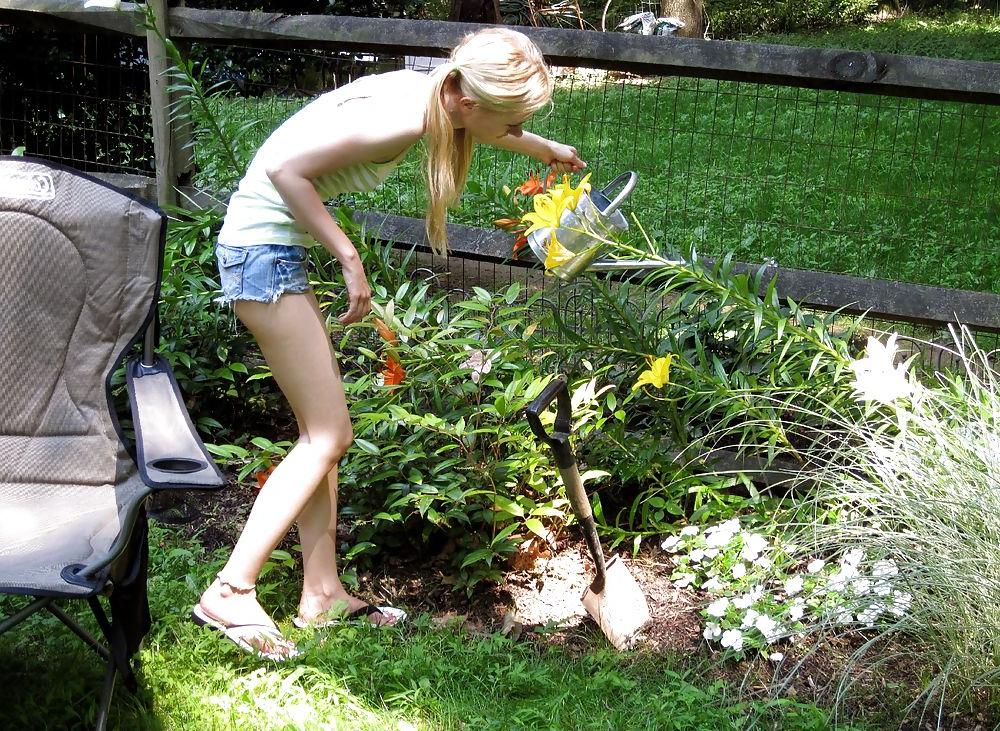 25P Sexy Outdoor Teen
