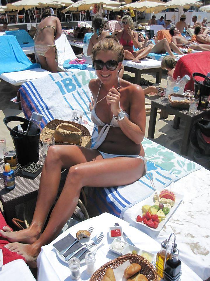 25P How would you fuck this hot babe from facebook?