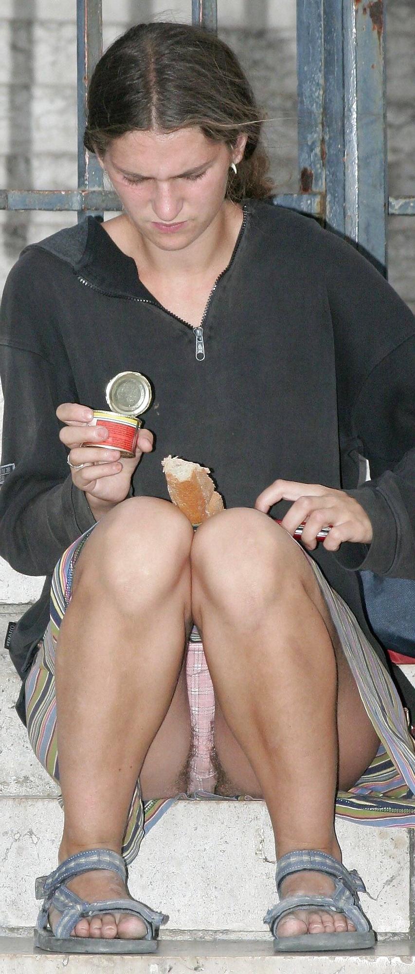 25P Upskirt Squatting 2