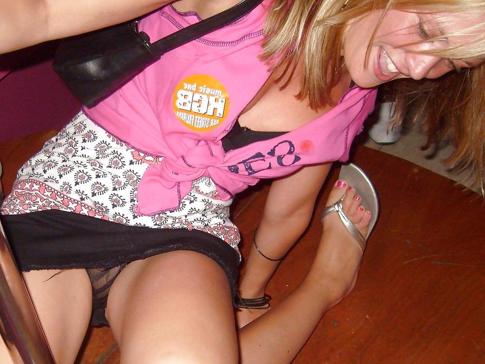 25P Upskirt Squatting 2