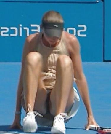 25P Upskirt Squatting 2