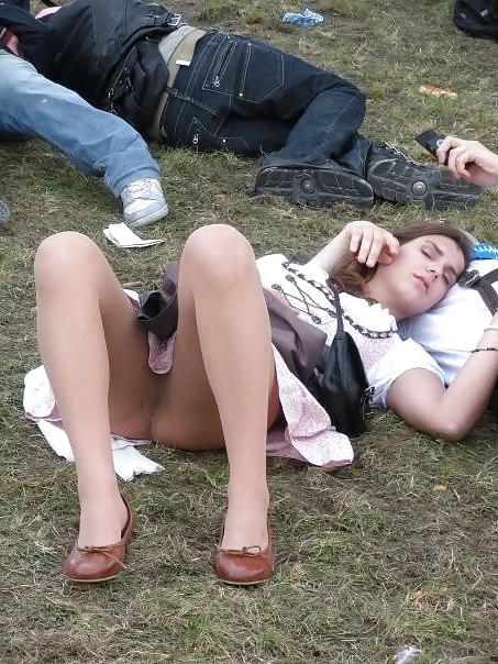 25P Upskirt Pantyhose