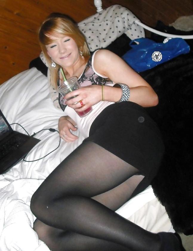 25P Upskirt Pantyhose