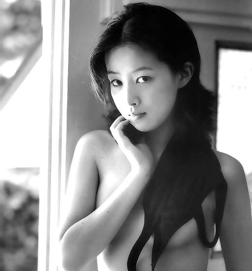 15P Beautiful Asian Girls 3 black & white