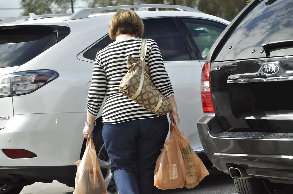 23P Stalking your Mom's Ass (non-nude)