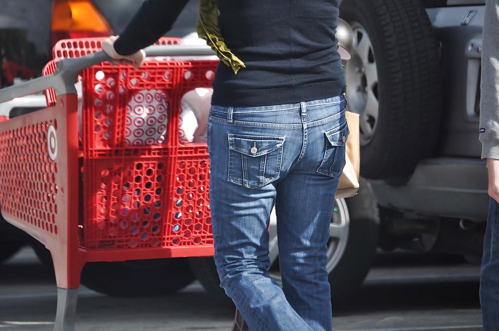 23P Stalking your Mom's Ass (non-nude)