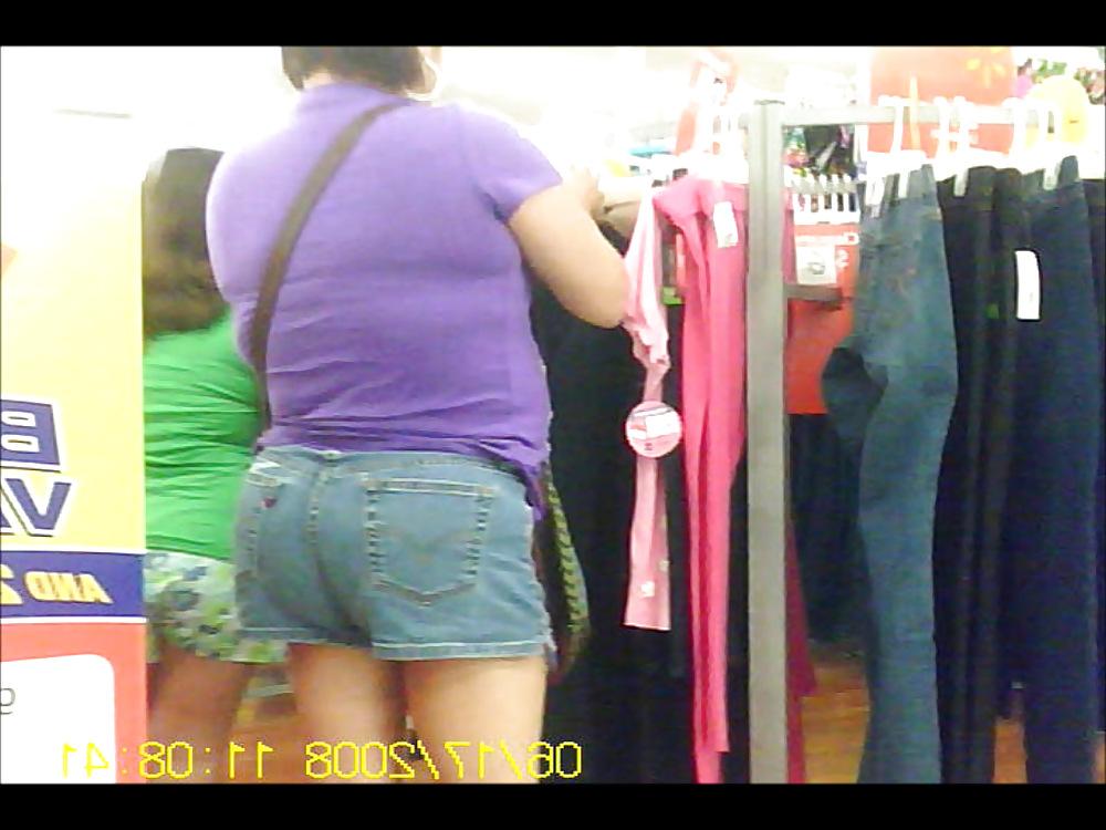 11P Latino MILF Bubble Butt