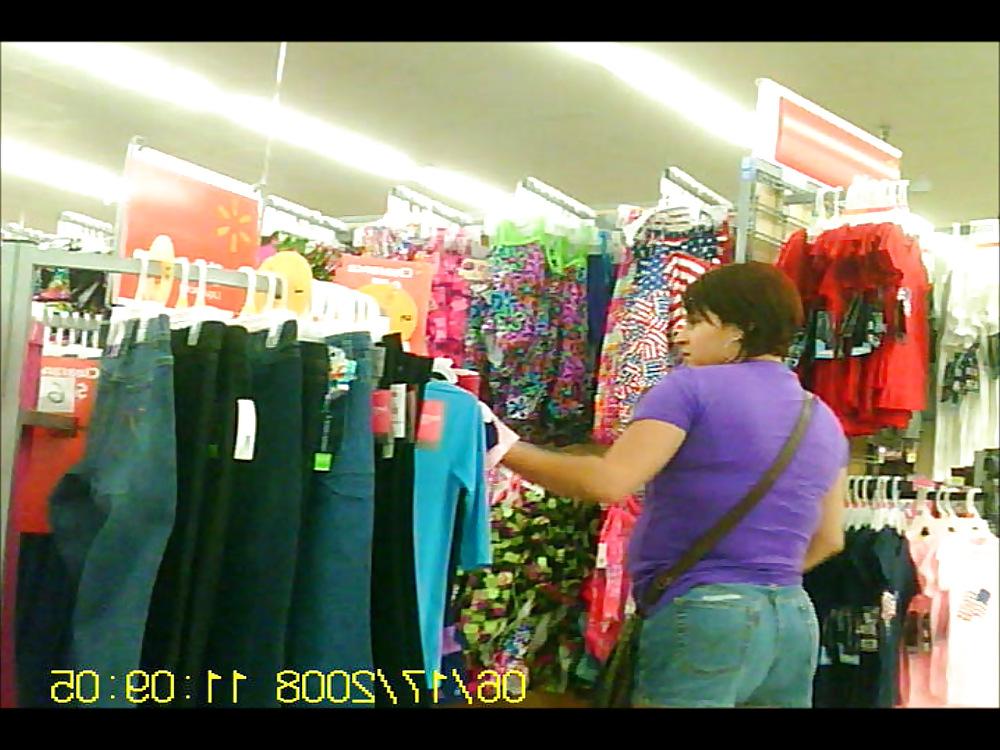11P Latino MILF Bubble Butt