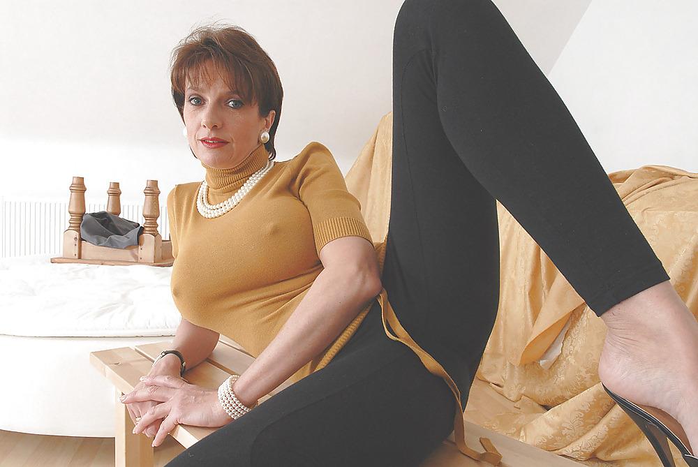 15P Lovely Lady Sonia in tights and PH