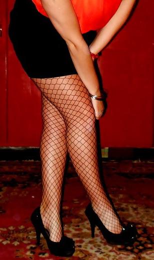 25P Legs, high heels, lots of photos