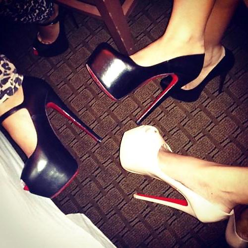 25P Legs, high heels, lots of photos