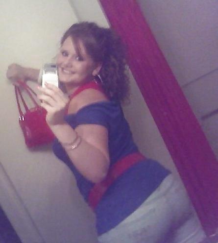 20P Nice Bubble Butt Redhead