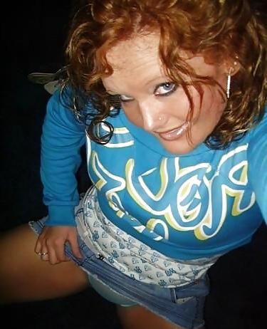 20P Nice Bubble Butt Redhead