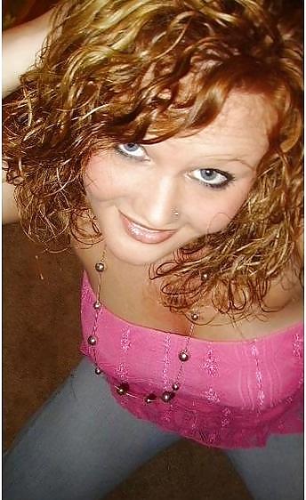 20P Nice Bubble Butt Redhead