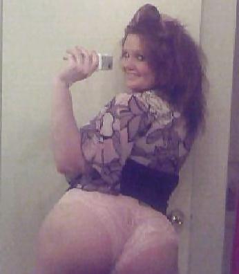 20P Nice Bubble Butt Redhead