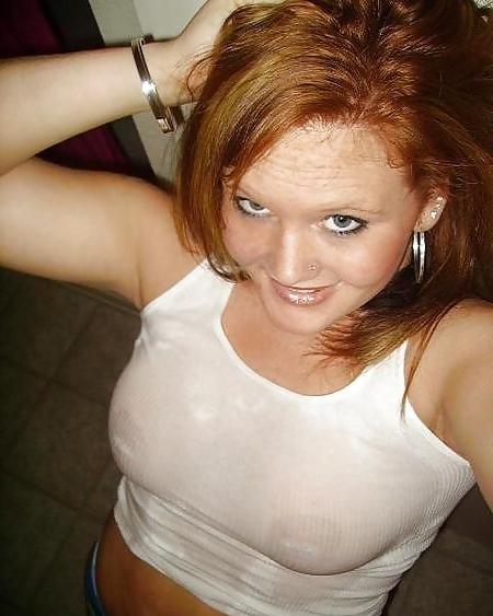 20P Nice Bubble Butt Redhead