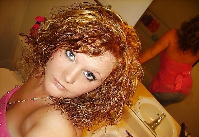 20P Nice Bubble Butt Redhead