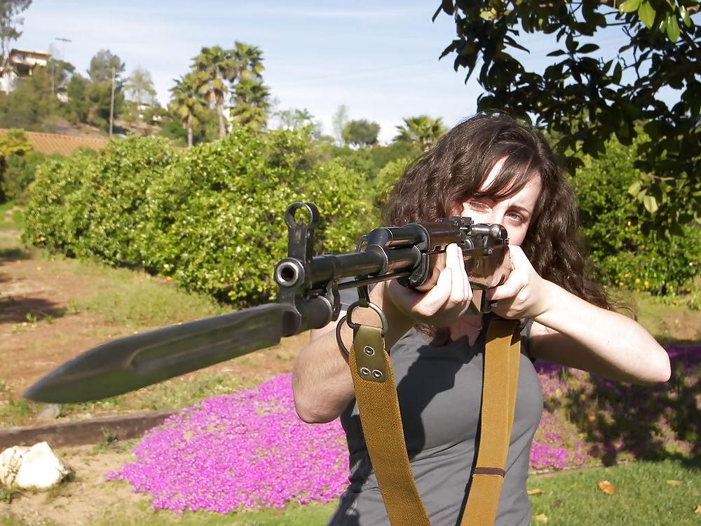 25P Girls with guns