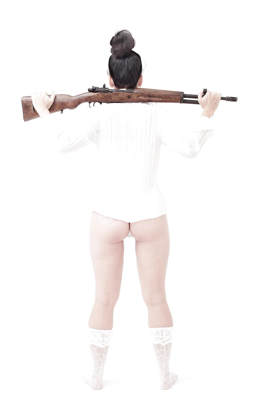 25P Girls with guns