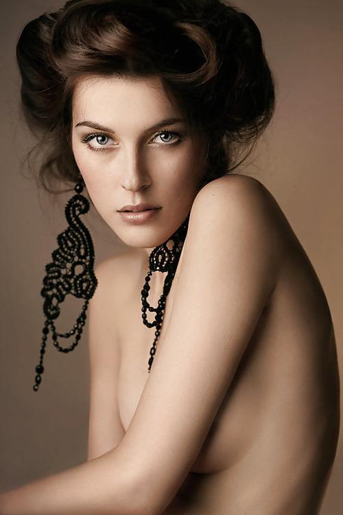 9P Non-Nude Strikingly Beautiful Women
