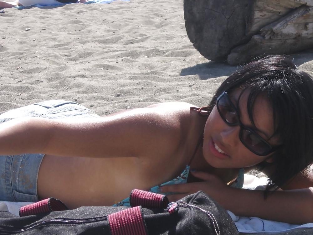 25P Asiatische Strandbabes