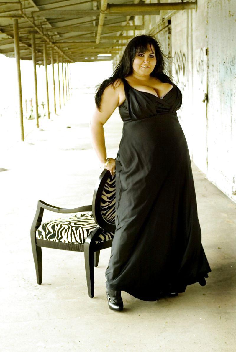 25P Curvy Beauties 36 Clothed Edition