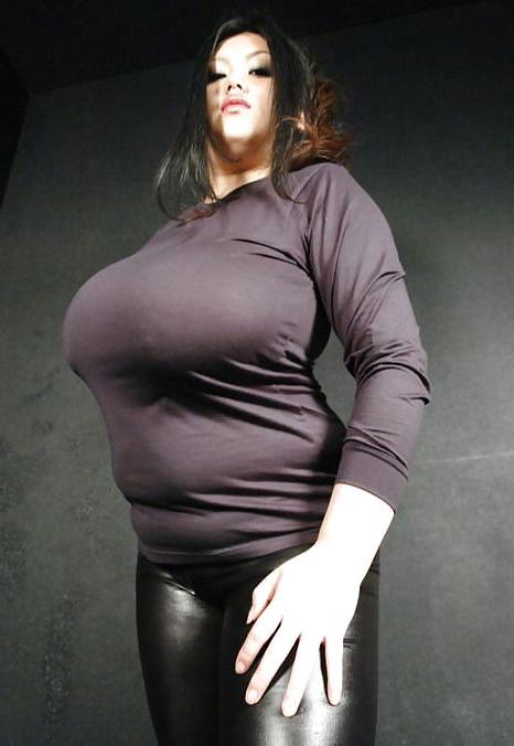 25P Curvy Beauties 36 Clothed Edition