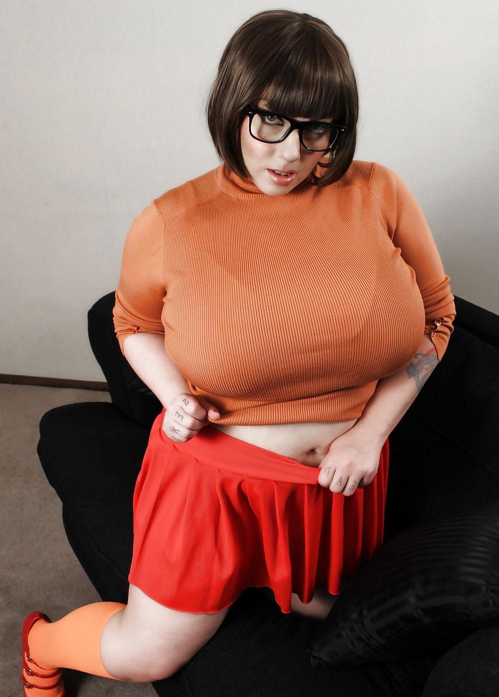 25P Curvy Beauties 36 Clothed Edition