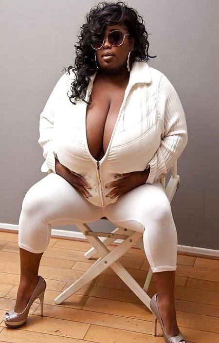25P Curvy Beauties 36 Clothed Edition