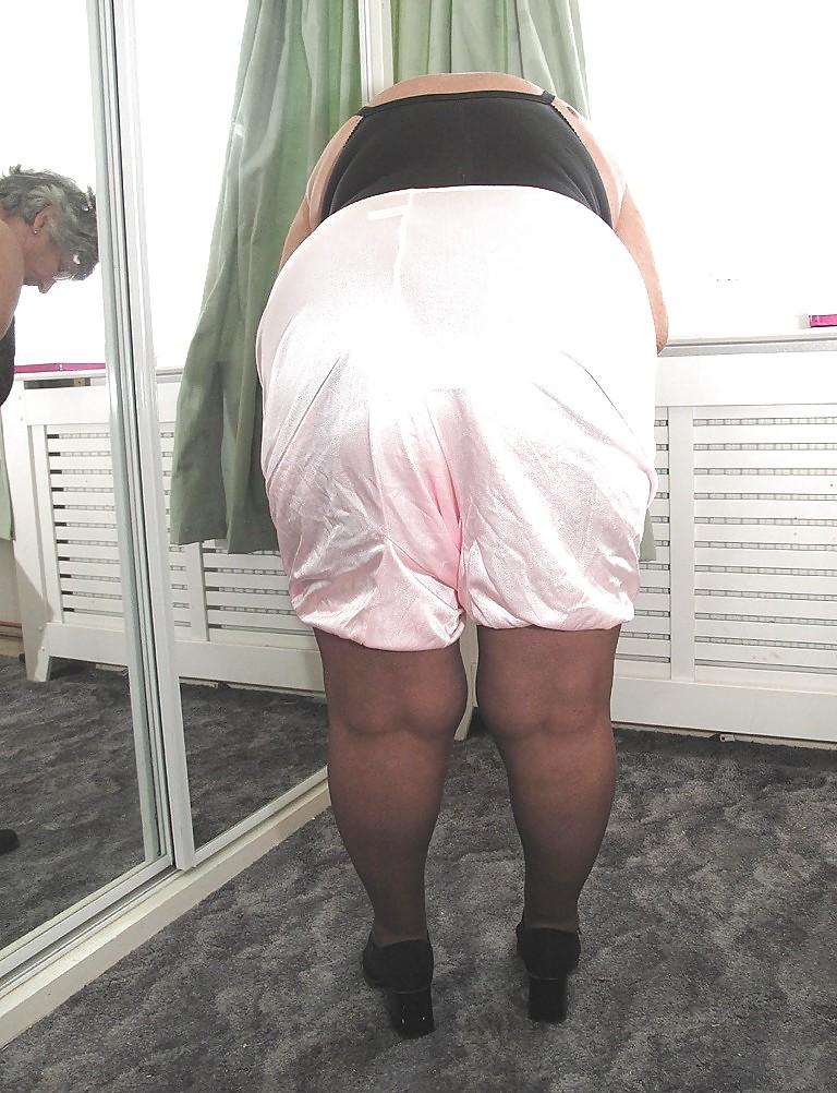 25P Granny in panties