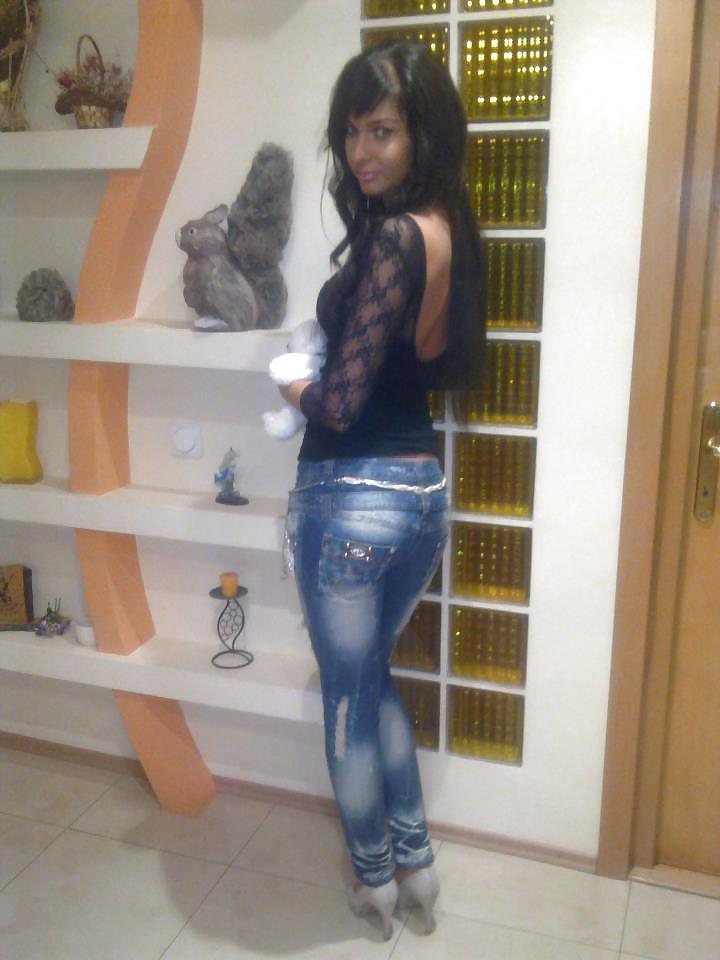 22P Romanian girl: Tania