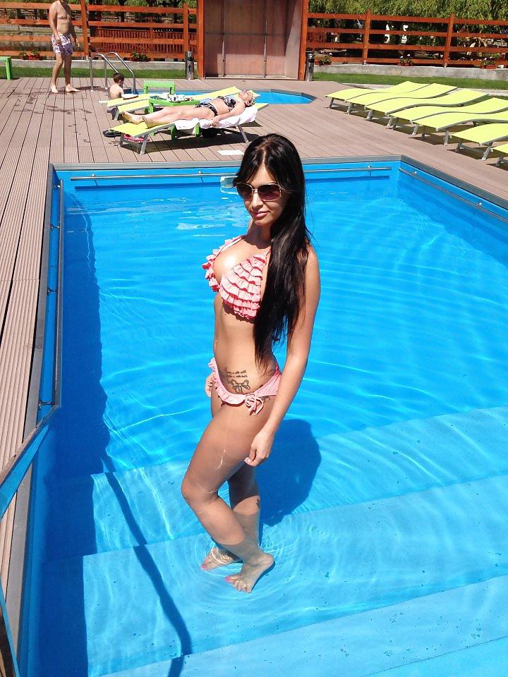 22P Romanian girl: Tania