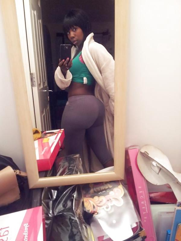 25P Big Booty Ebony Escort From Saporno.com