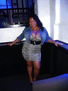 25P Ebony Cleavage