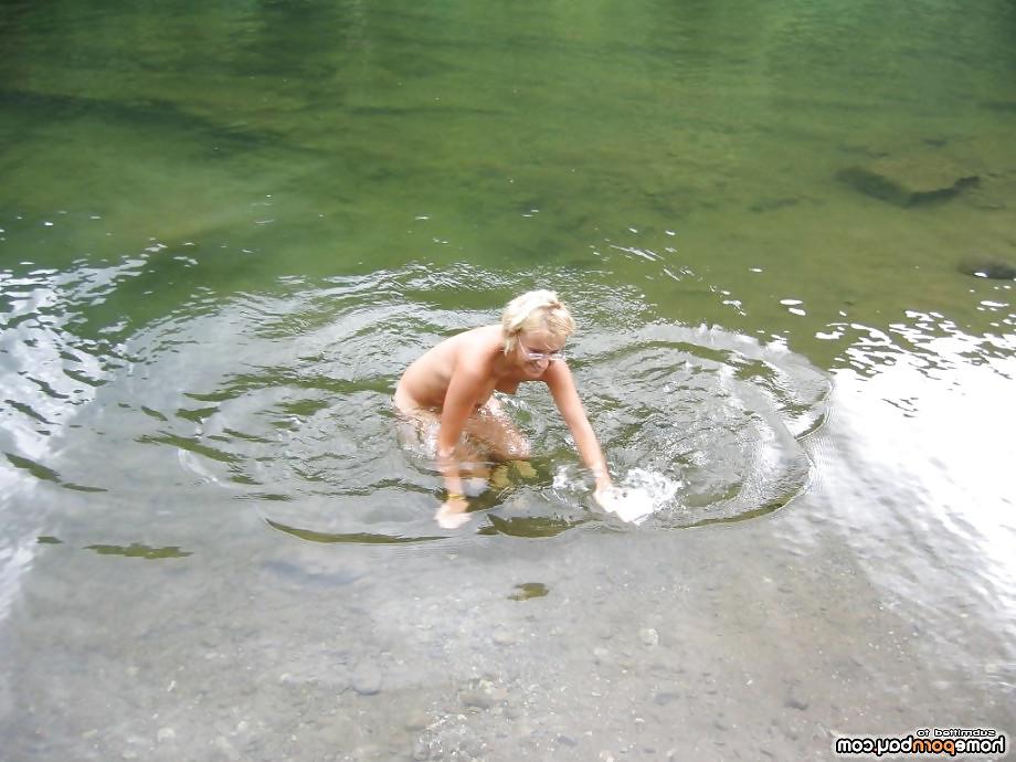 12P Blondie gagging deep