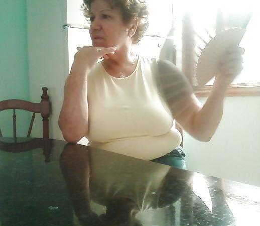 25P Upskirt de mi puta tia
