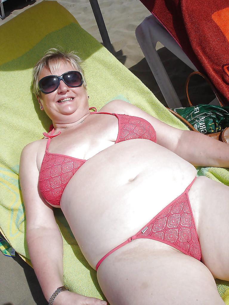 19P Mature in Swimsuits 2