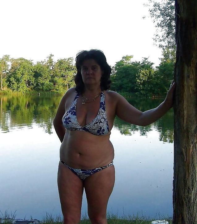 19P Mature in Swimsuits 2