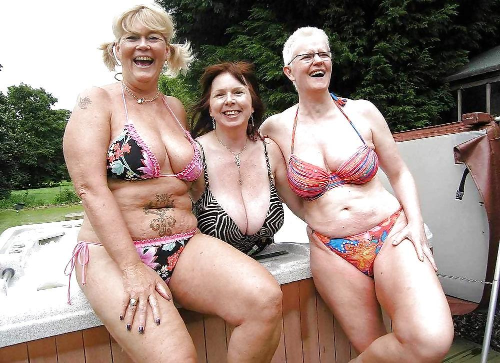 19P Mature in Swimsuits 2
