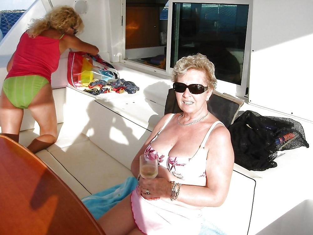 19P Mature in Swimsuits 2