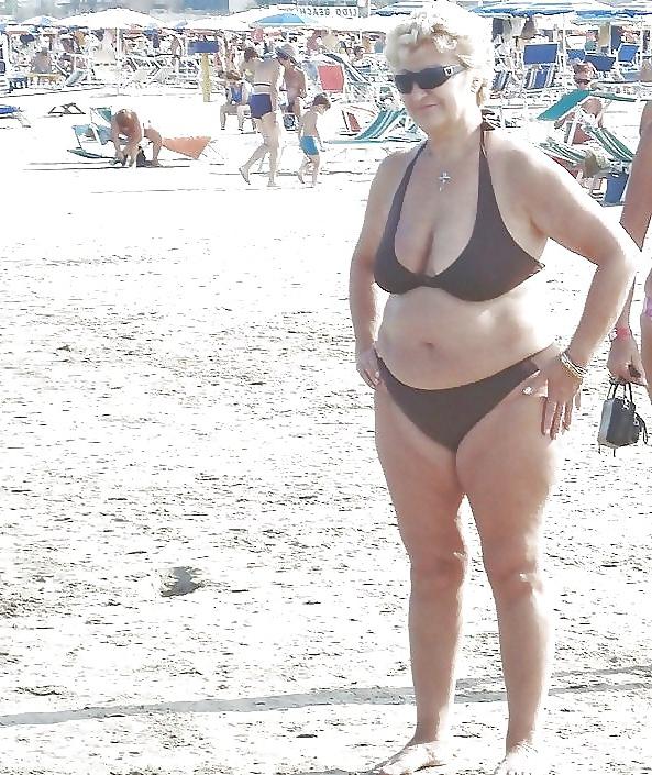 19P Mature in Swimsuits 2