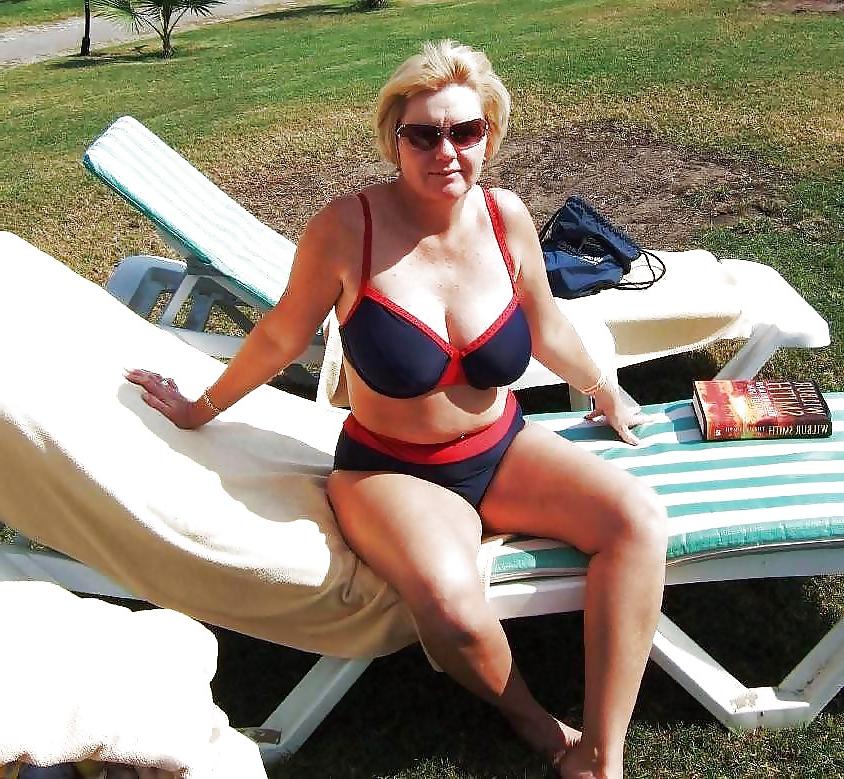 19P Mature in Swimsuits 2