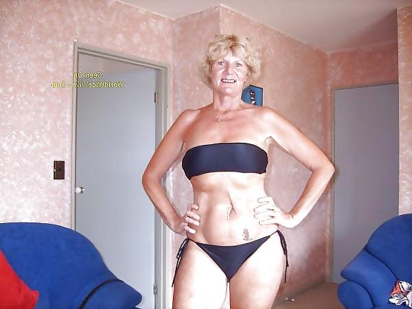 19P Mature in Swimsuits 2
