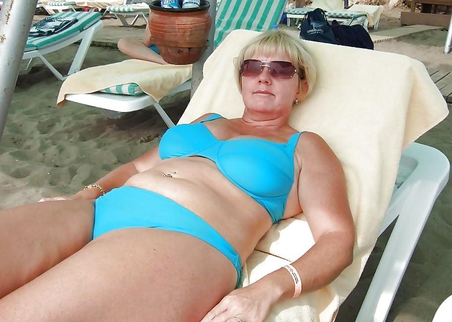 19P Mature in Swimsuits 2