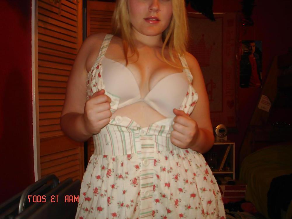 25P CHUBBY BLONDE GIRL POSING PT.2
